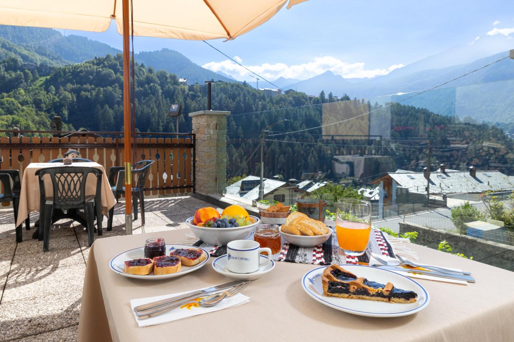 Hotel Biancospino Lanzada Bagian luar foto